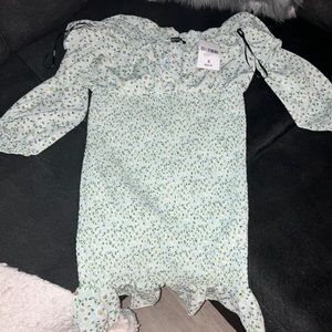 Forever 21 dress never been work super cute! Can’t fit teal green color &white.